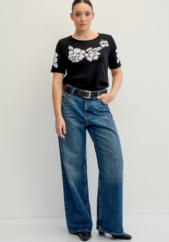 Джемпер с цветами по полочке и рукавам шир.  580, рис. 7