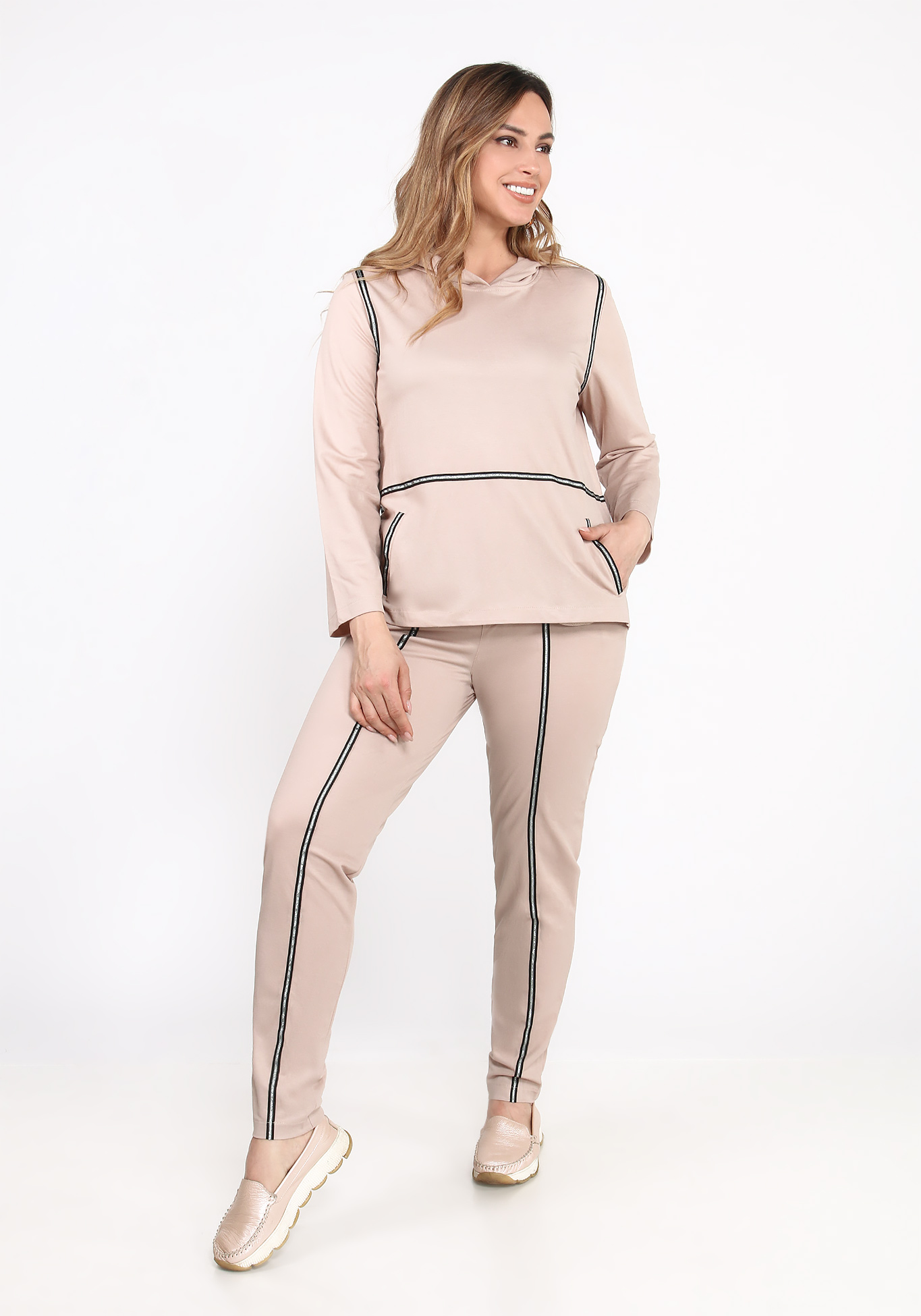 Костюм с тесьмой