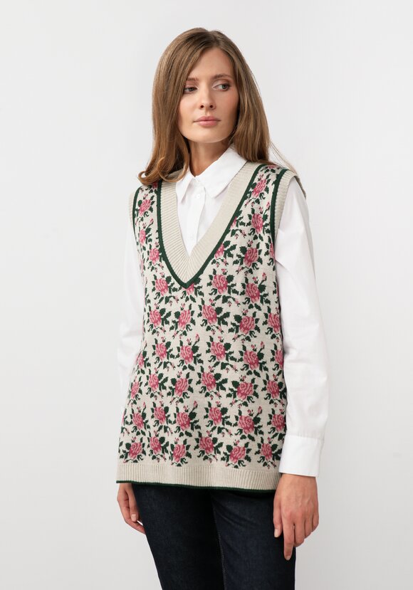 Жилет женский с цветочным рисунком шир.  580, рис. 26