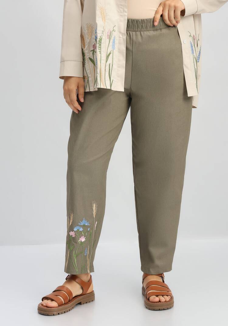 Брюки с вышивкой по низу шир.  750, рис. 33