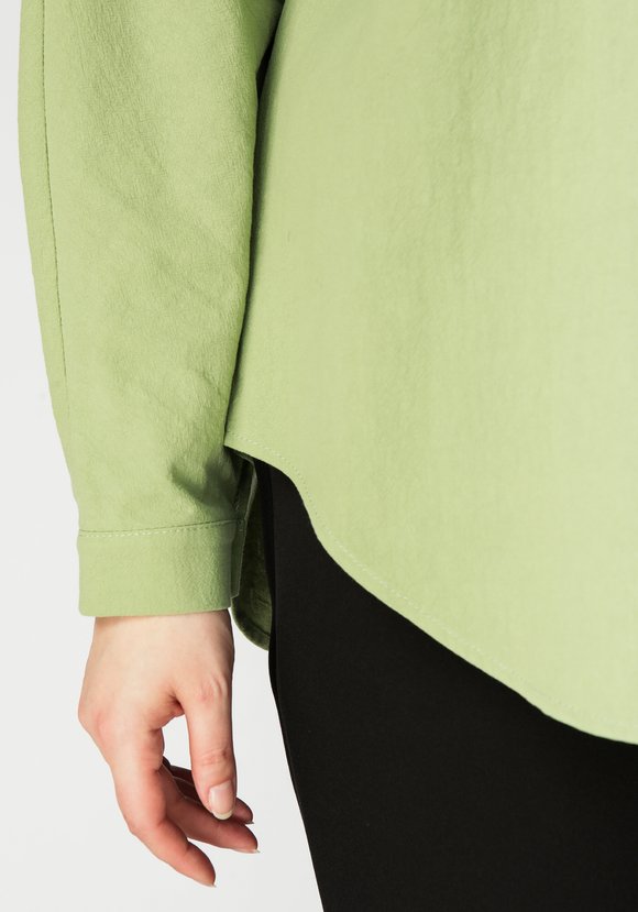 Рубашка с накладными карманами шир.  580, рис. 2