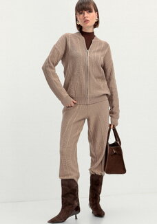 Бомбер с фактурным рисунком