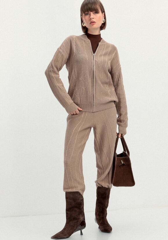 Бомбер с фактурным рисунком шир.  580, рис. 1