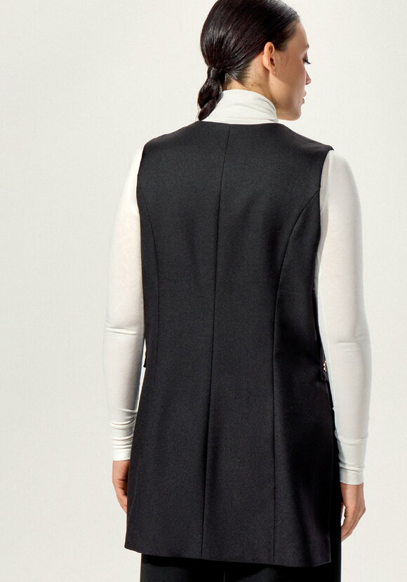 Жилет на пуговицах с разрезами по бокам шир.  580, рис. 10