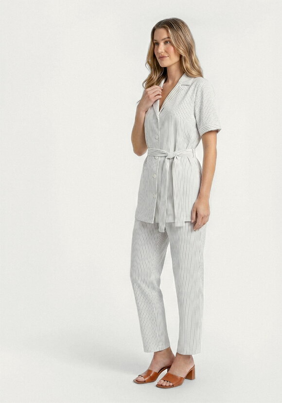 Костюм из жакета и брюк в полоску шир.  580, рис. 28