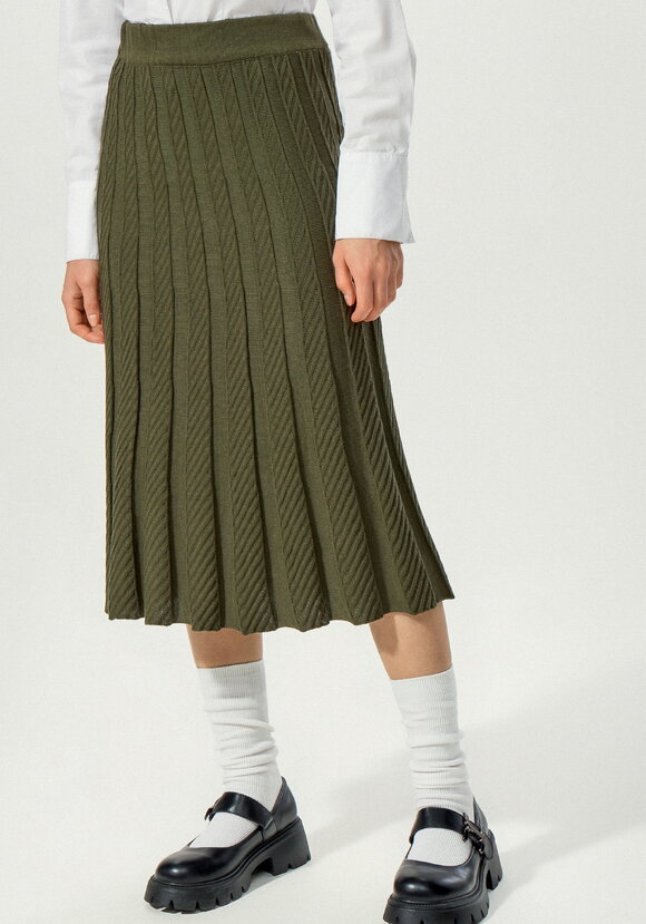 Юбка плиссе в вертикальную полоску шир.  580, рис. 8