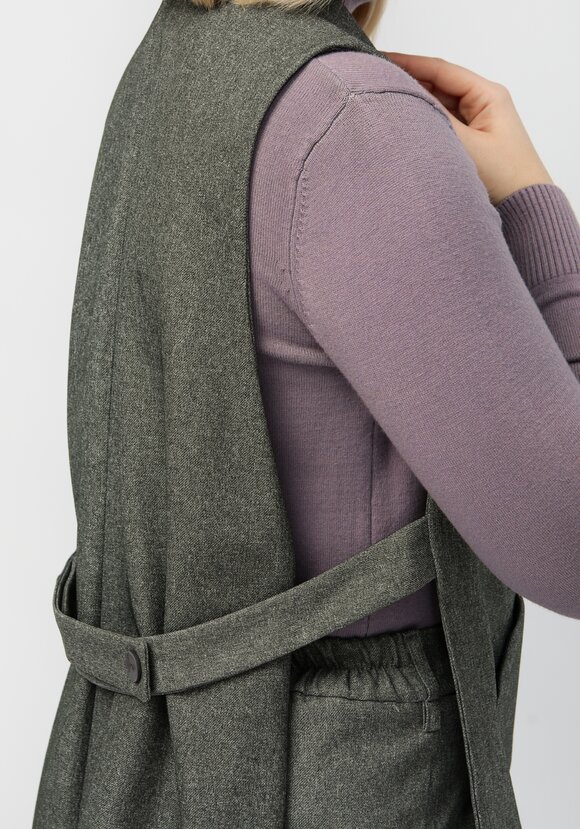 Жилет удлиненный с разрезами по бокам шир.  580, рис. 7