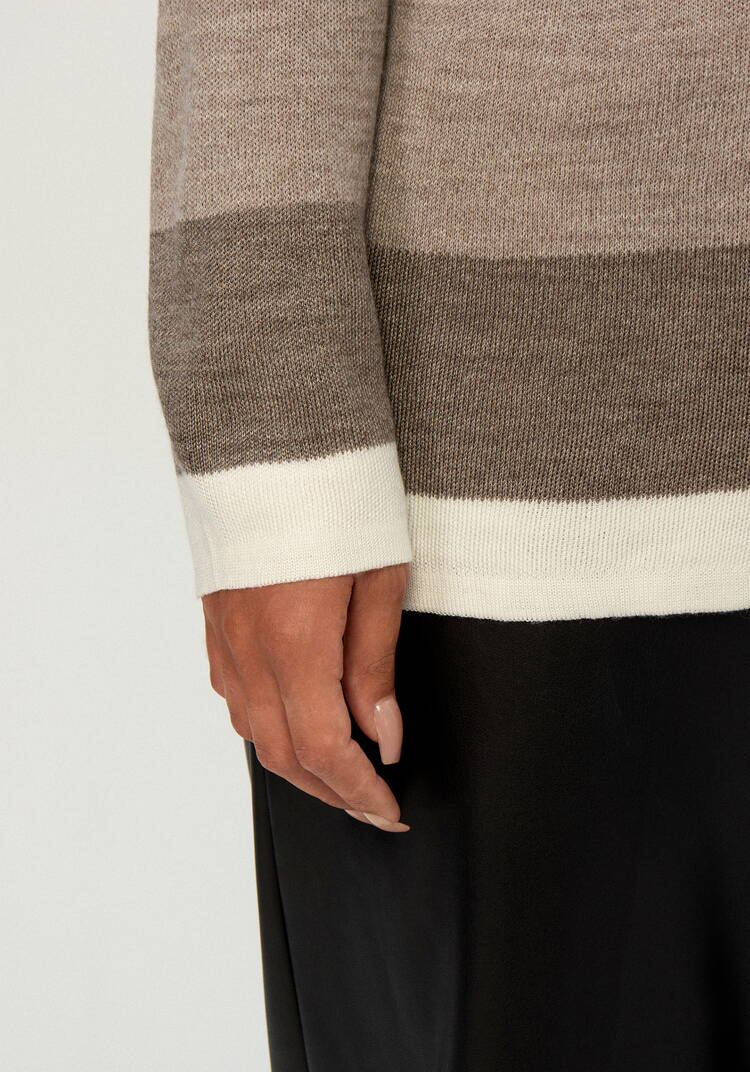 Свитер женский с контрастными полосами шир.  750, рис. 26