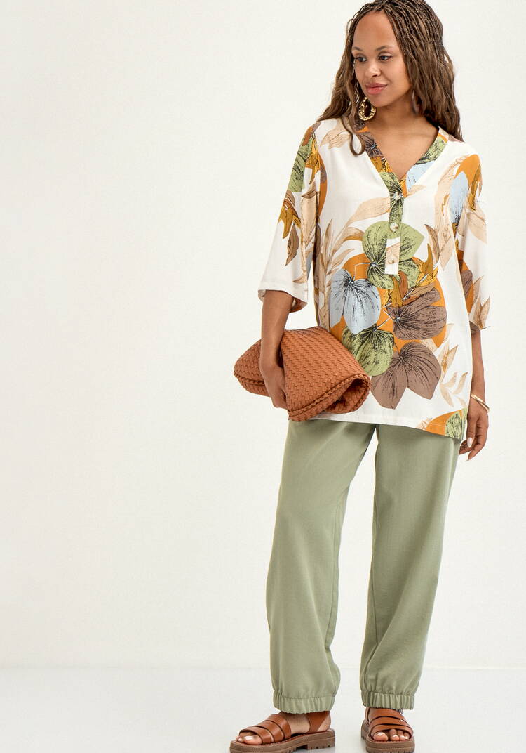 Блуза из штапеля с тропическим принтом шир.  750, рис. 10