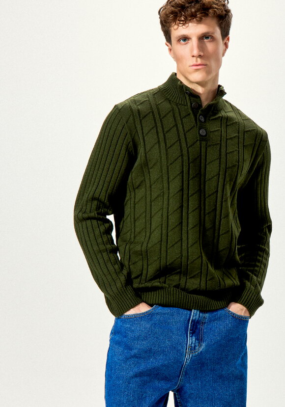 Джемпер с воротом-стойкой и планкой шир.  580, рис. 6