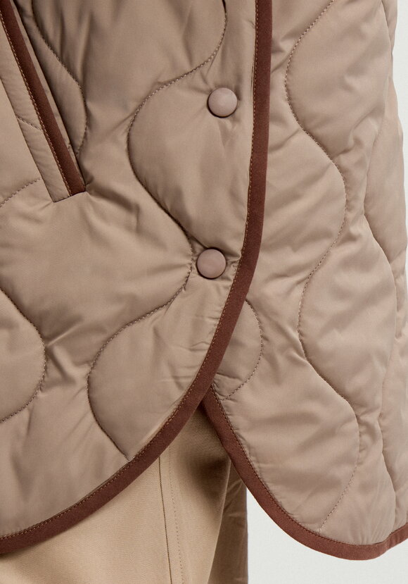 Жилет удлиненный на молнии шир.  580, рис. 7