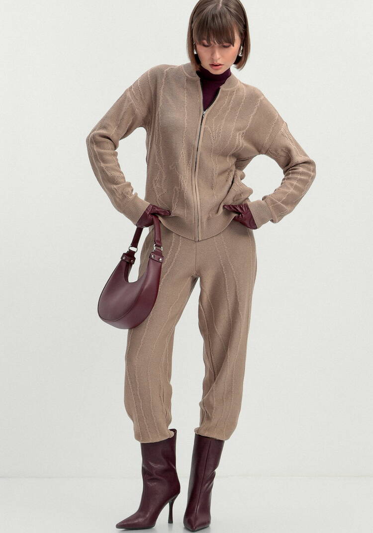 Брюки джоггеры с фактурным рисунком шир.  750, рис. 4