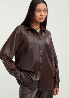 Блуза с перфорацией на рукавах