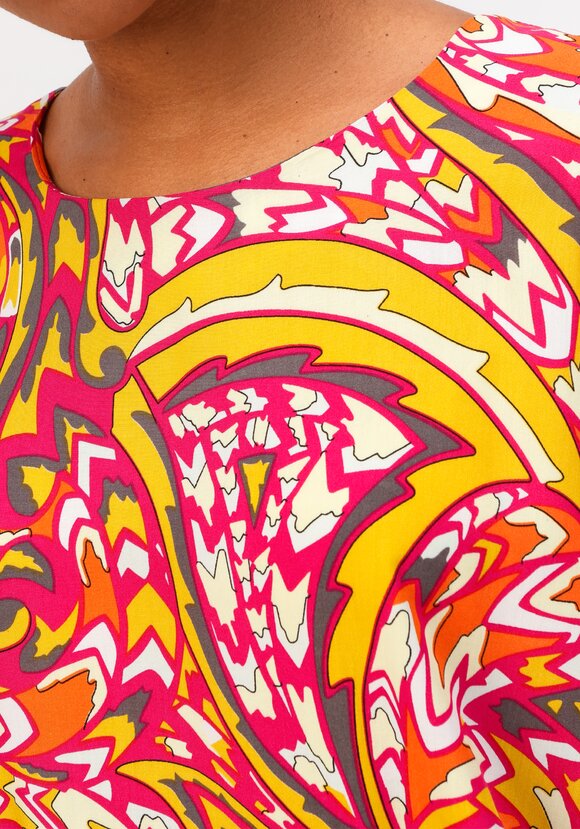 Блуза  с цельнокроеным рукавом шир.  580, рис. 22