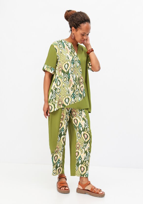 Костюм с асимметричными вставками шир.  580, рис. 20