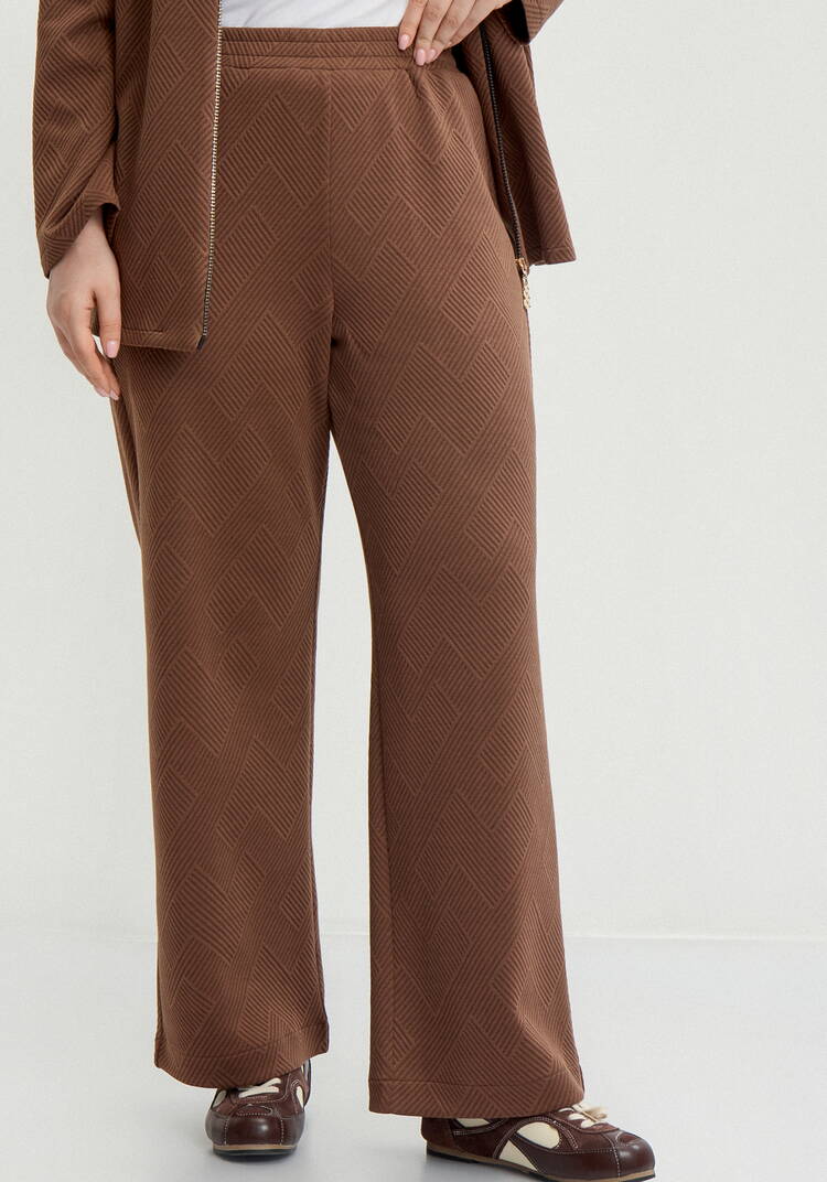 Брюки с фактурным принтом прямые шир.  750, рис. 8