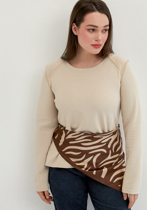 Лонгслив с конструктивным кроем шир.  580, рис. 1