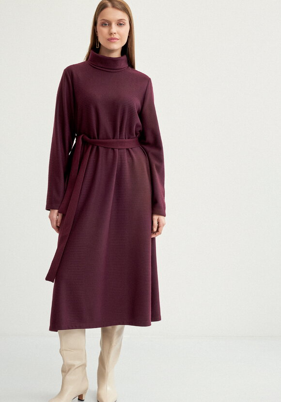 Платье с высоким горлом,прямое трикотажное шир.  580, рис. 2