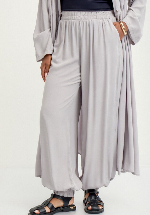 Брюки широкие с карманами на резинке по низу шир.  580, рис. 2