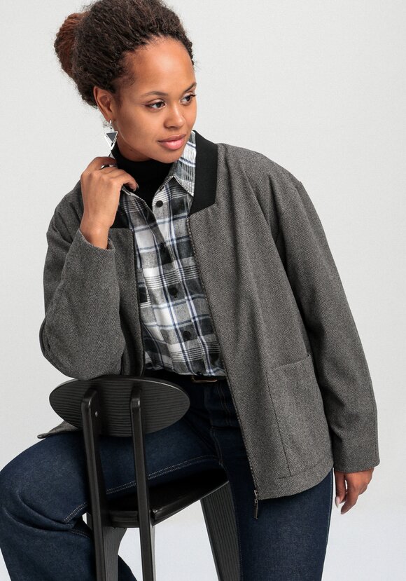 Бомбер на молнии с карманами шир.  580, рис. 1