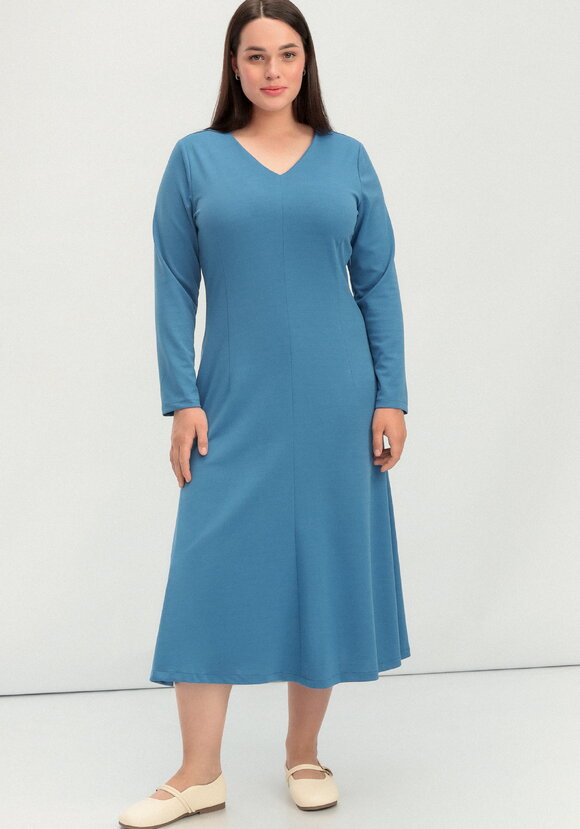 Платье длины миди с V-образным воротником шир.  580, рис. 11