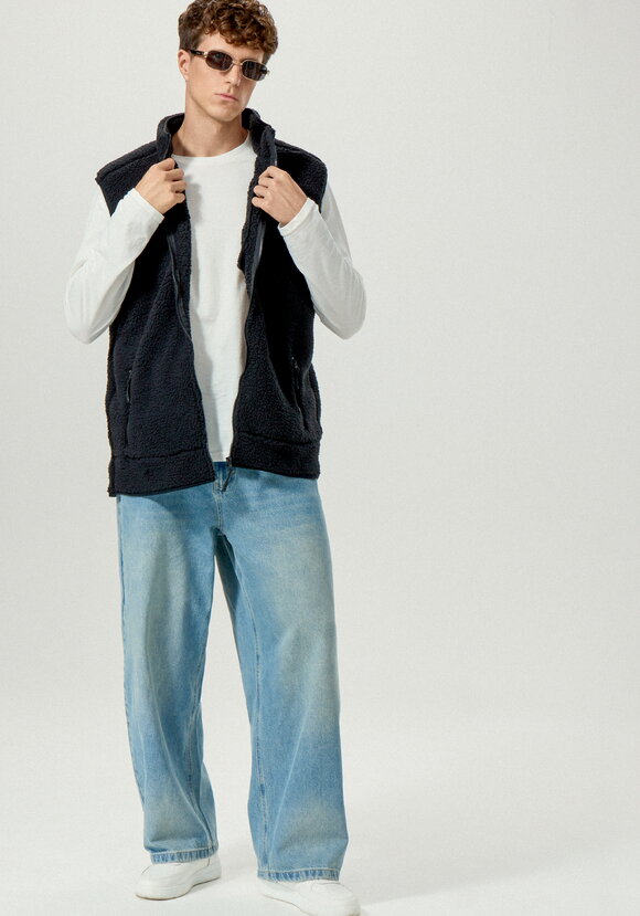 Жилет утеплённый с карманами на молнии шир.  580, рис. 16