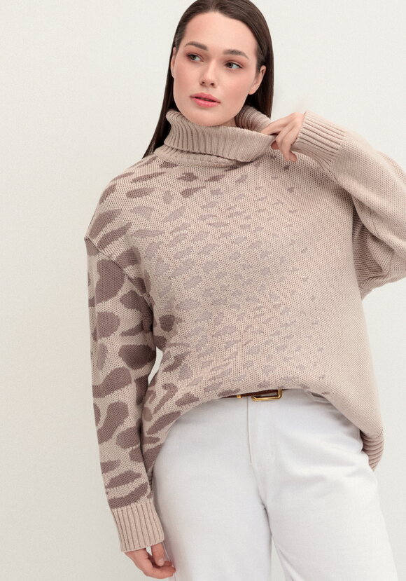 Джемпер с асимметричным расположением рисунка шир.  580, рис. 10