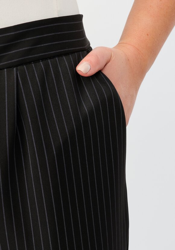 Брюки прямого кроя в полоску шир.  580, рис. 31