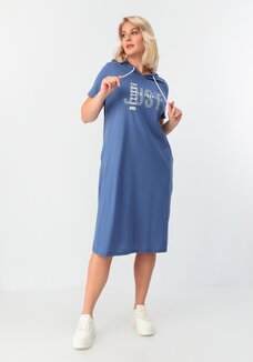 Платье с капюшоном свободного кроя