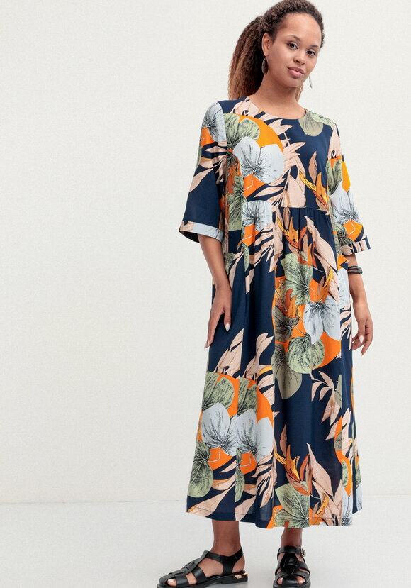 Платье из штапеля с тропическим принтом шир.  580, рис. 4