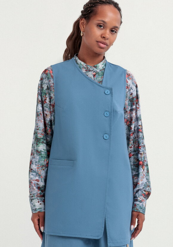 Жилет с асимметричной застежкой шир.  580, рис. 22