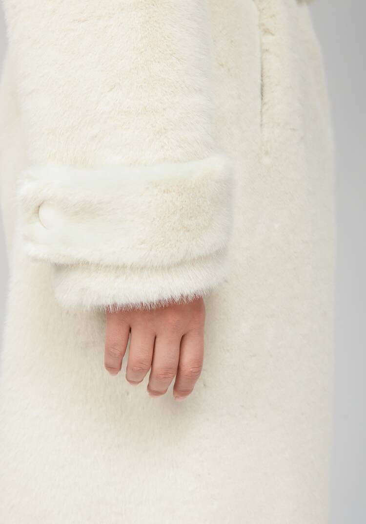 Пальто из искусственного меха с поясом шир.  750, рис. 8