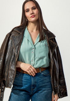 Блуза с однобортным воротником