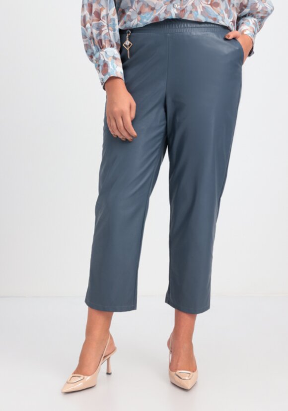 Брюки из экокожи длиной 7/8 шир.  580, рис. 10