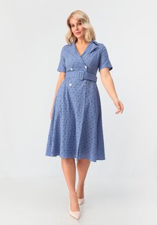 Платье с отложным воротником из шитья