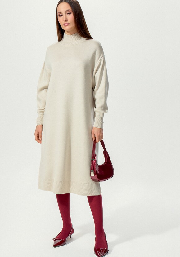 Платье с воротником-стойкой и разрезами шир.  580, рис. 7