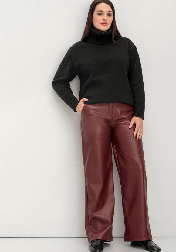 Брюки прямого кроя из экокожи шир.  580, рис. 1