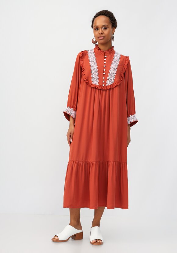 Платье с кружевом и ярусом по низу шир.  580, рис. 11