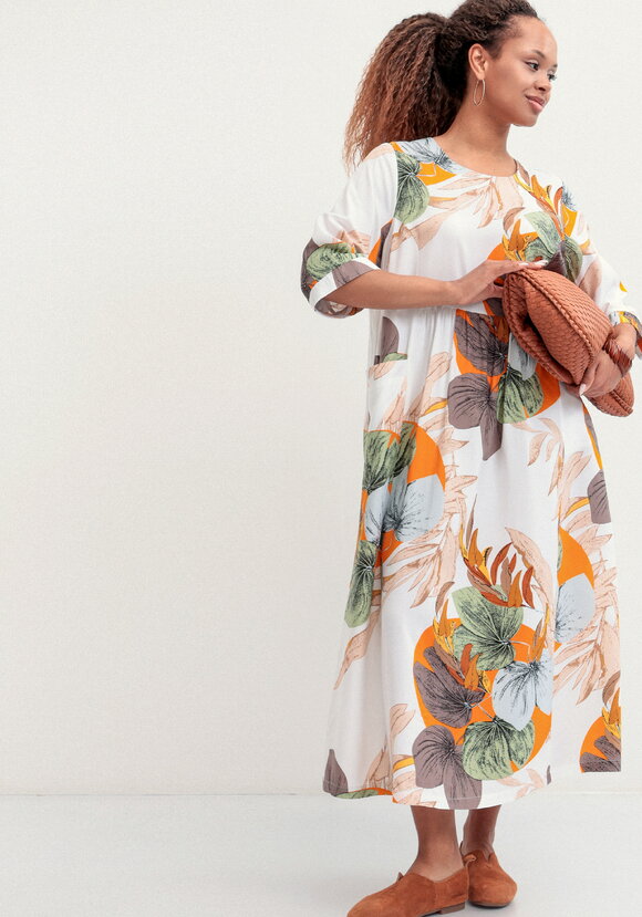 Платье из штапеля с тропическим принтом шир.  580, рис. 15