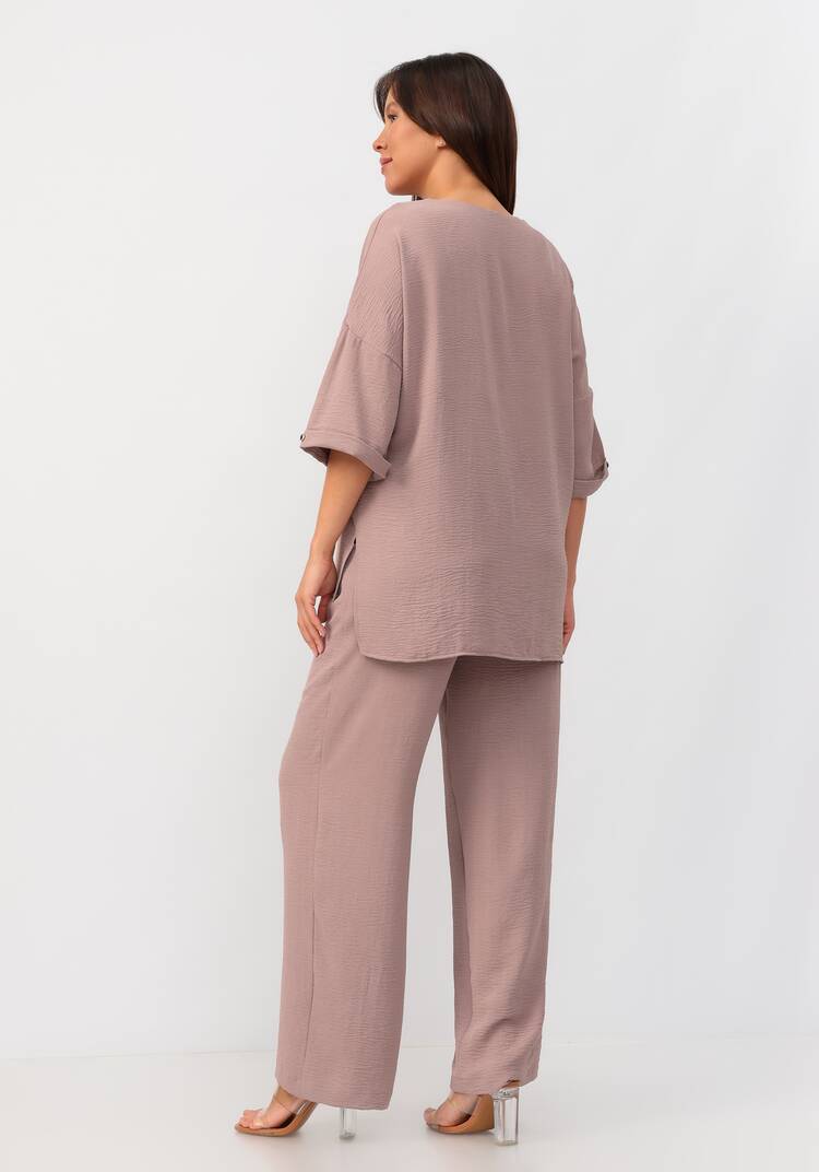 Костюм: брюки и блуза с лаконичным принтом шир.  750, рис. 31