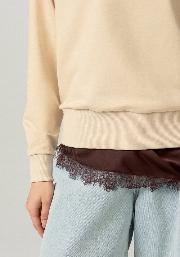 Свитшот с леттерингом на груди шир.  580, рис. 22