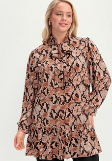 Туника свободного кроя с воланом по низу