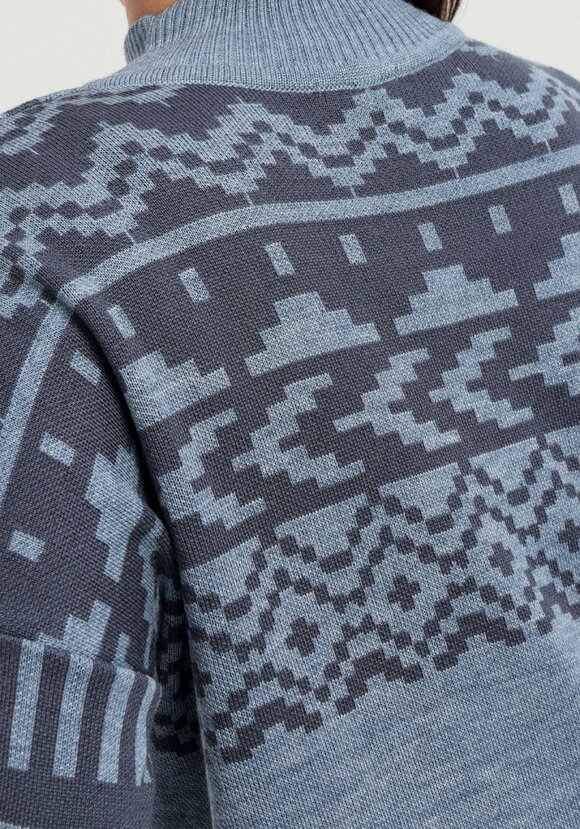 Свитер с геометрическим орнаментом шир.  580, рис. 14