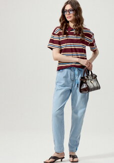 Джинсы с принтом по поясу