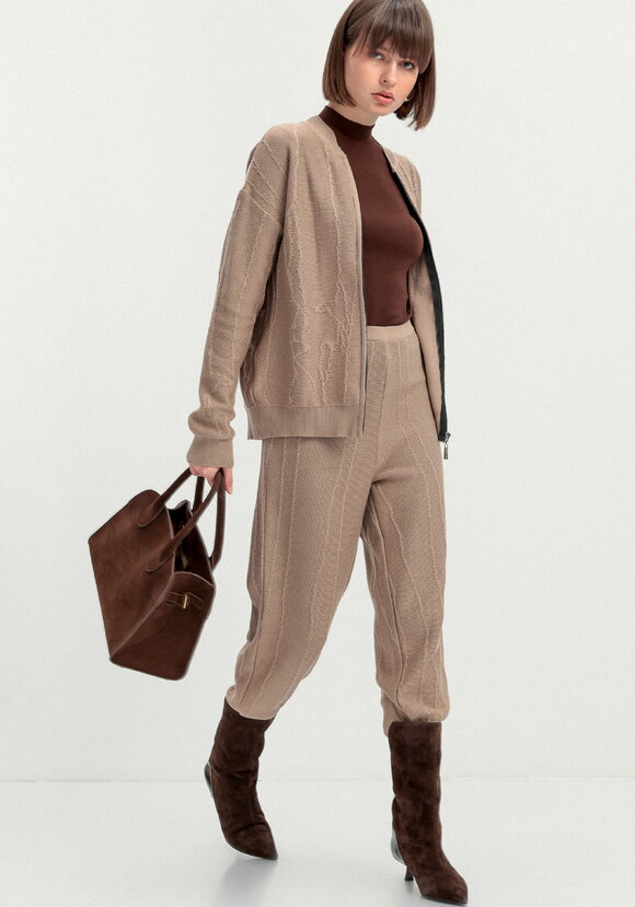 Бомбер с фактурным рисунком шир.  580, рис. 6