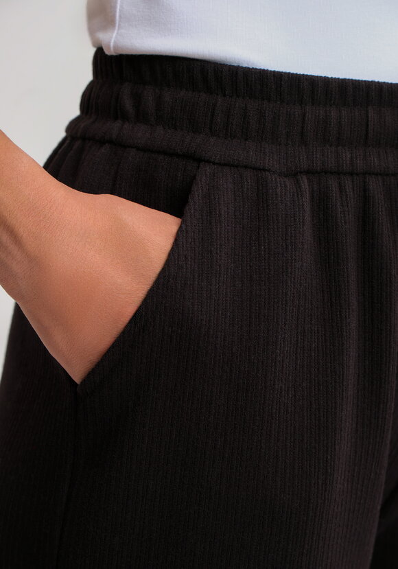 Брюки прямые от бедра на резинке шир.  580, рис. 24