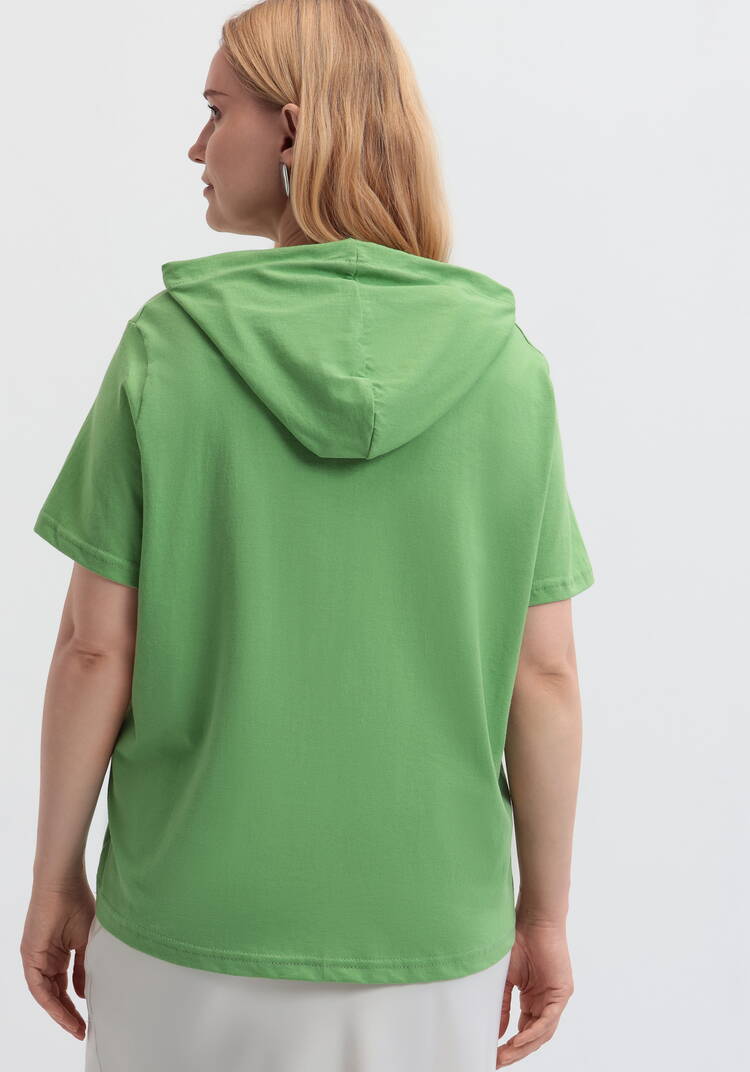 Футболка с капюшоном и принтом шир.  750, рис. 23