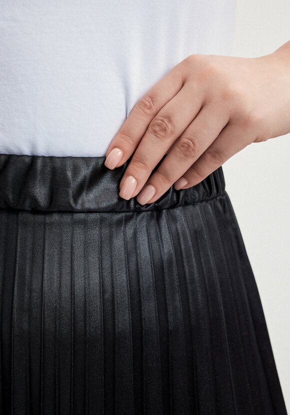 Юбка плиссированная с блестящим напылением шир.  580, рис. 11