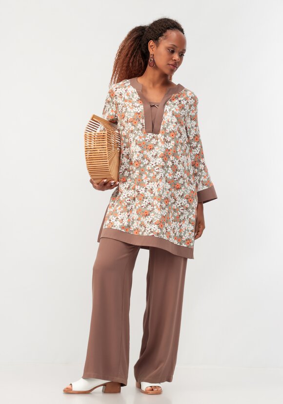 Туника с V-образным вырезом горловины шир.  580, рис. 16