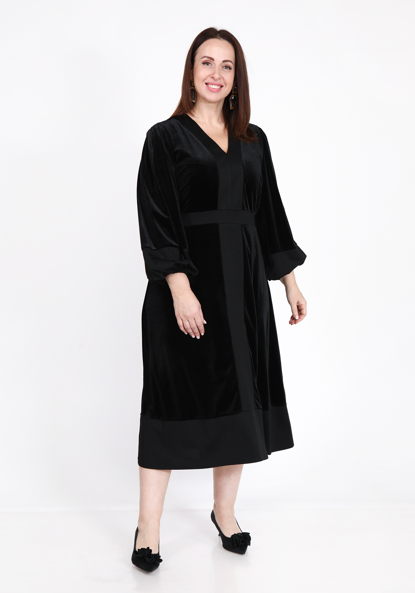 Платье велюровое с v-образным вырезом Polina Romanova, цвет черный, размер 62 - фото 1